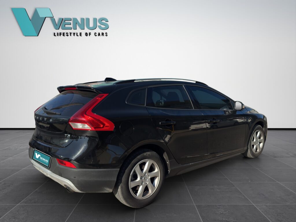 Volvo V40 Cross Country T3 Automatic 2017  - 3